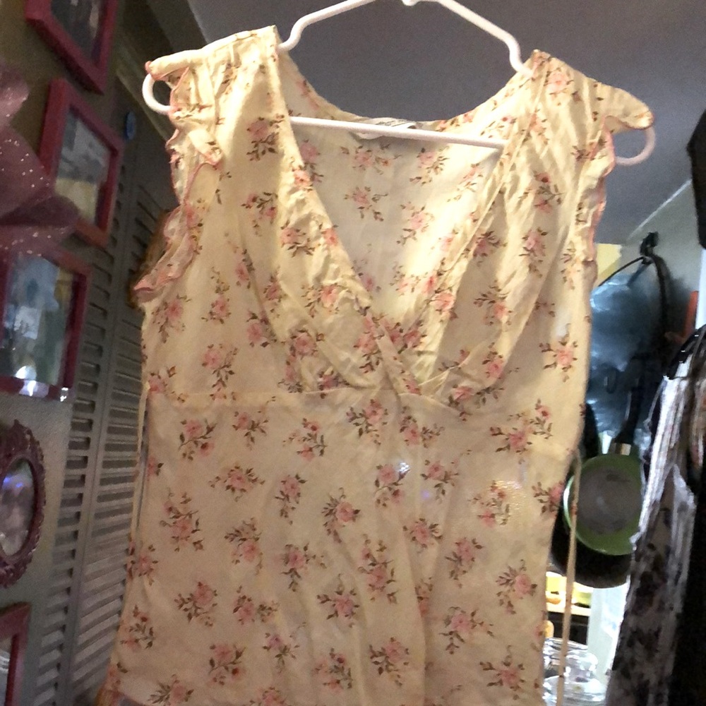 Cute little flower top